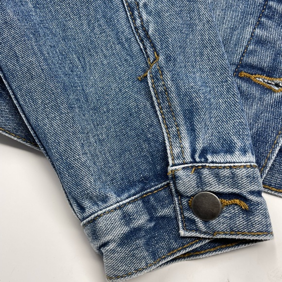 New without tags distressed Jean jacket L - Picture 4 of 8